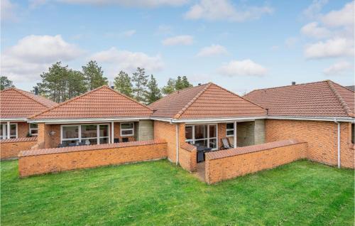 Sønderstrand House | Holiday Home Romo 22 With Hot Tub