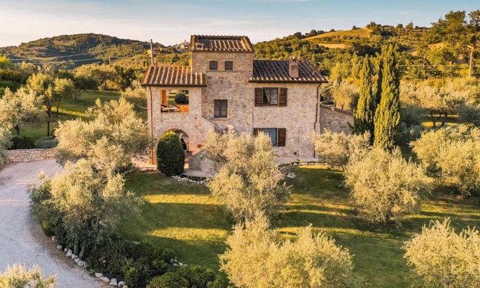 Collazzone House | Holiday Home Roseto by Interhome
