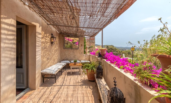 Pals House | Holiday Home 'Rural House XVIII Century' with Shared Terrace, Wi-Fi and Air Conditioning
