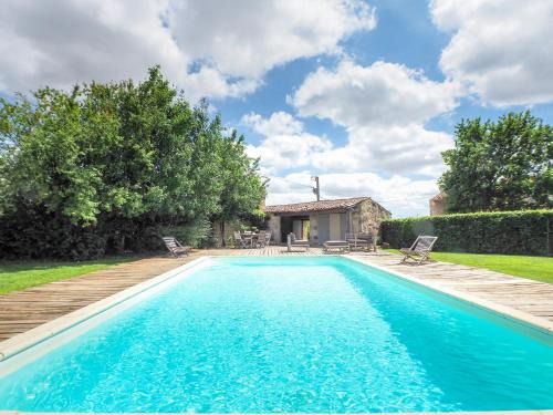 Saint-Laurent-de-la-Salle House | Holiday Home Saint-Laurent Pool Retreat