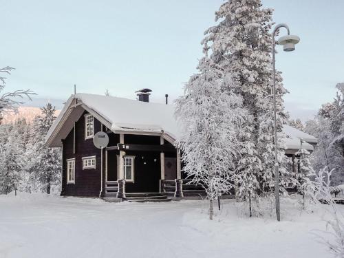 Salla House | Holiday Home Sallanrinne b by Interhome