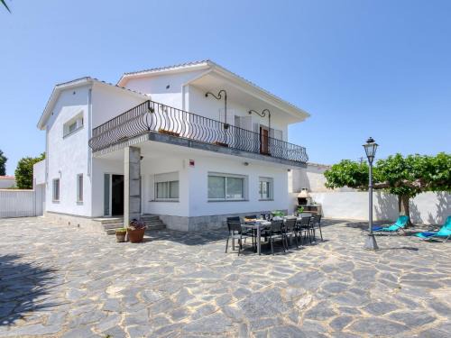 Empuriabrava House | Holiday Home Sant Mori by Interhome