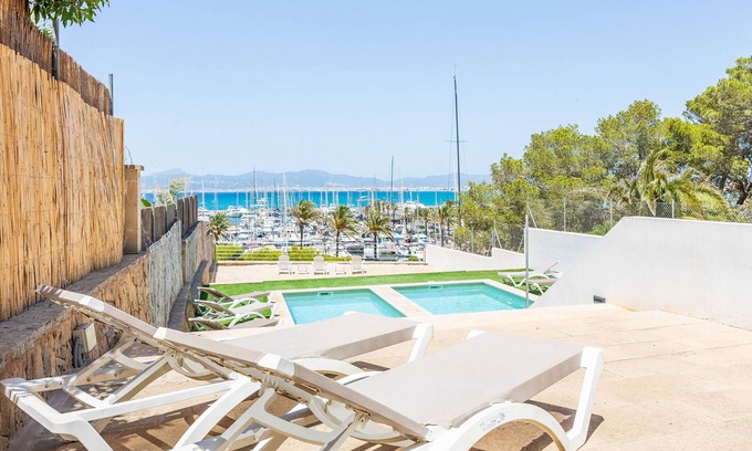 Son Veri Nou House | Holiday Home 'Son Veri D'abaix Izquierda' with Sea View, Wi-Fi and Air Conditioning