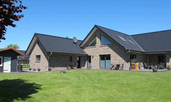 Wanna House | Holiday Home Sonnenschein by Interhome
