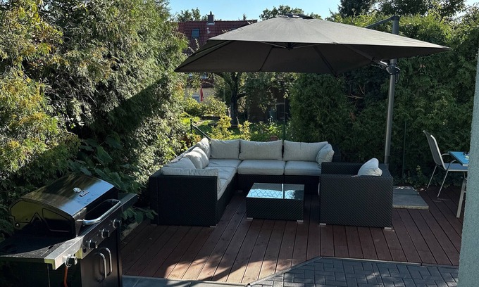 Weststadt House | Holiday Home 'Spacious House with Garden' with Private Terrace and Wi-Fi