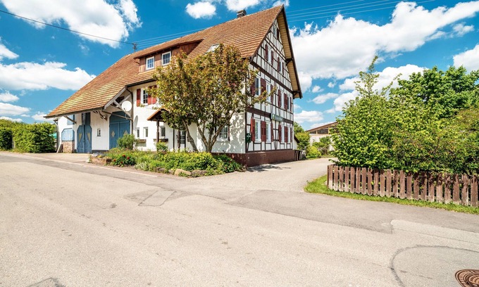 Grombach House | Holiday Home 'St Georg Stube' with Private Terrace, Private Garden and Wi-Fi