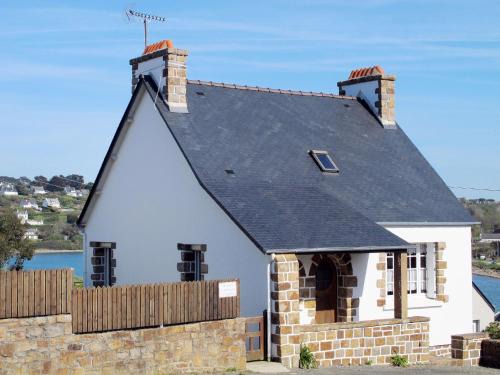 Plougasnou House | Holiday Home Ti an Aod by Interhome