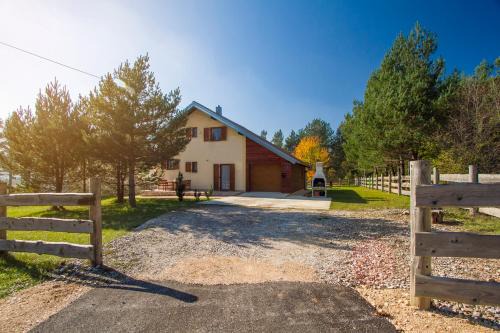 Vrelo Korenicko House | Holiday Home Tisa