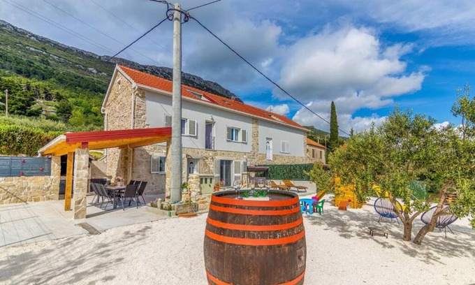 Kastel Stari Villa | Holiday Home Toni