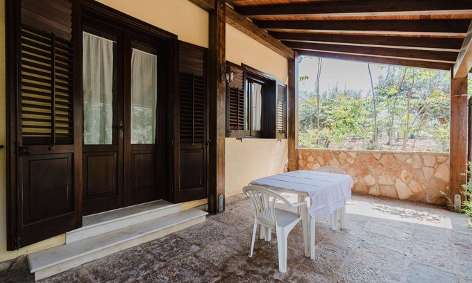 Castelluzzo House | Holiday Home 'Tra Il Mare E Gli Ulivi' with Mountain View, Wi-Fi and Air Conditioning