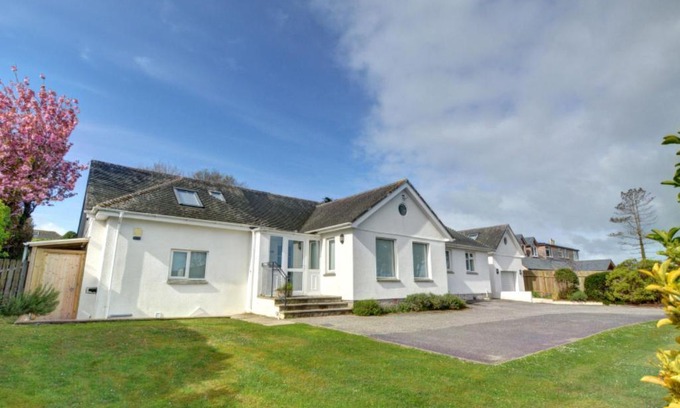 Constantine Bay House | Holiday Home Trevose estate by Interhome