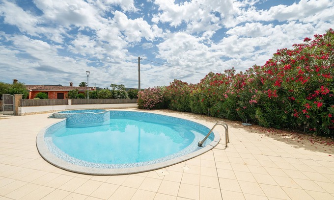 Sant'Anna Arresi House | Holiday Home 'Villetta 110 e lode' with Pool