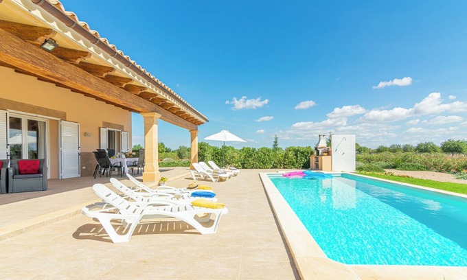 Binissalem House | Holiday Home 'Vanessa' with Mountain View, Private Pool and Air Conditioning
