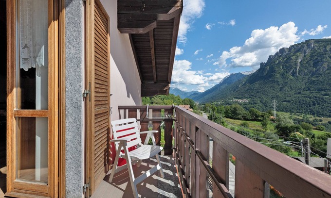 Vendrogno House | Holiday Home 'Vendrogno' with Mountain View, Private Garden and Wi-Fi