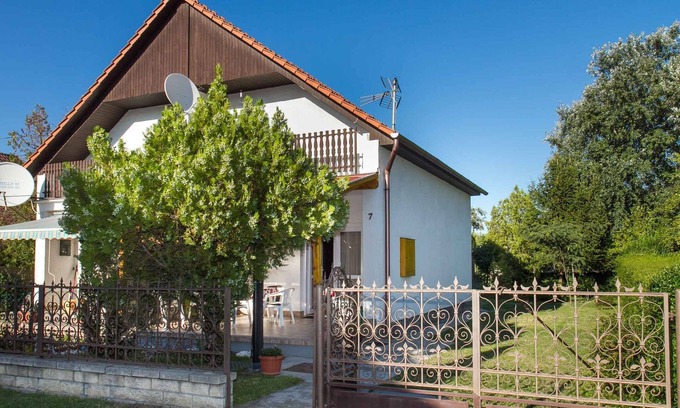 Balatonfenyves House | Holiday home very close to Lake Balaton