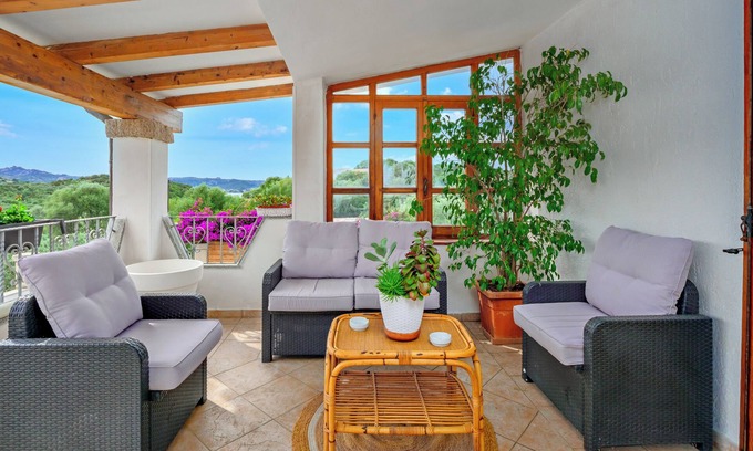 Baja Sardinia House | Holiday Home 'Villa Isola' with Sea View, Wi-Fi and Air Conditioning