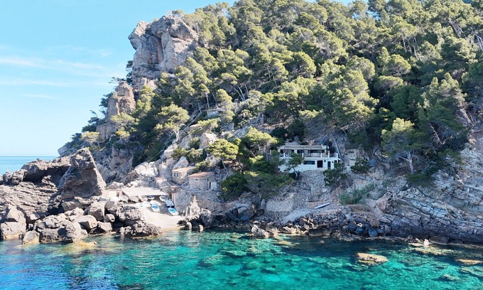Banyalbufar House | Holiday Home 'Villa Banyalbufar' in front of the beach with stunning sea view