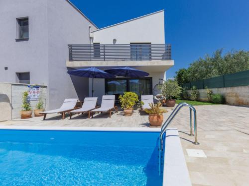 Vrznaveri House | Holiday Home Villa Leonardo by Interhome