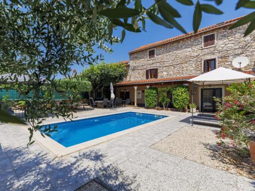 Radini House | Holiday Home Villa Lucky by Interhome