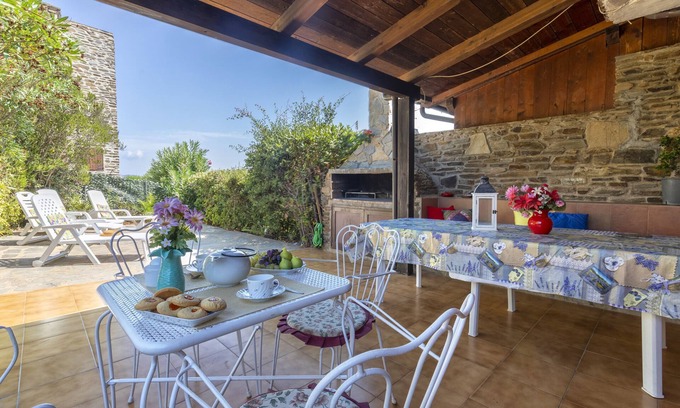 Stintino House | Holiday Home Villa Regina with Sea View, Garden & Terrace