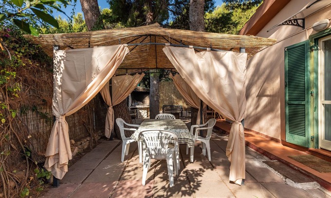 Campulongu House | Holiday Home “Villetta Simius” with Wi-Fi, Garden & Terrace