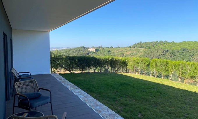 Obidos House | Holiday Home 'Vinha' with Private Terrace, Private Garden and Wi-Fi