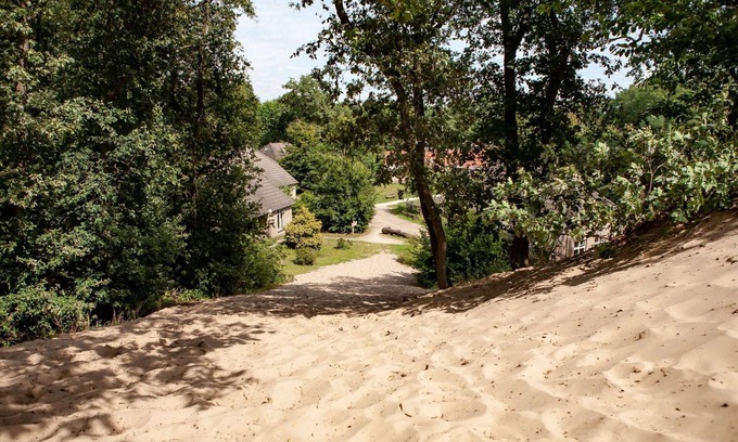 Uden Cottage | Holiday Home With a Terrace at Bedafse Bergen
