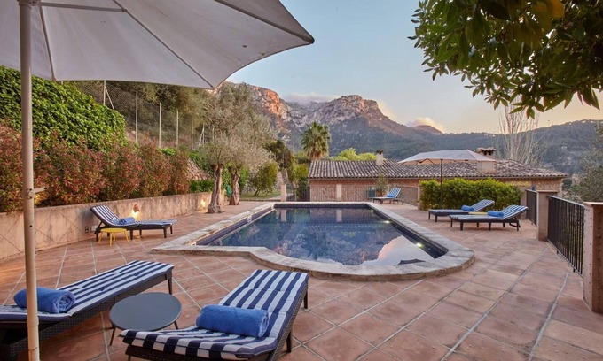 Deia Villa | Holiday home with barbecue area