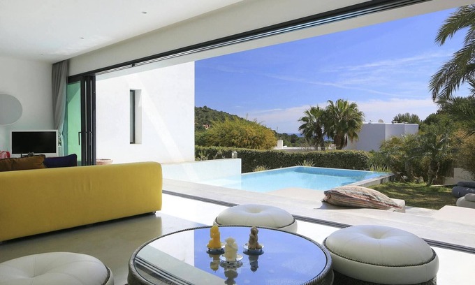 Puig Manya Villa | Holiday home with manicured gardens