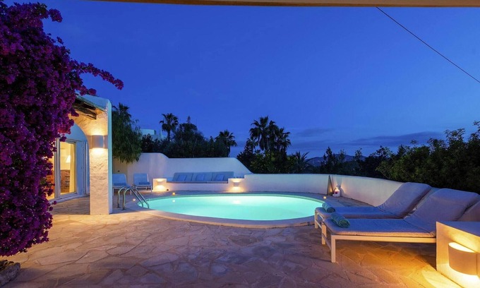 Sant Antoni de Portmany Villa | Holiday home with outdoor barbecque