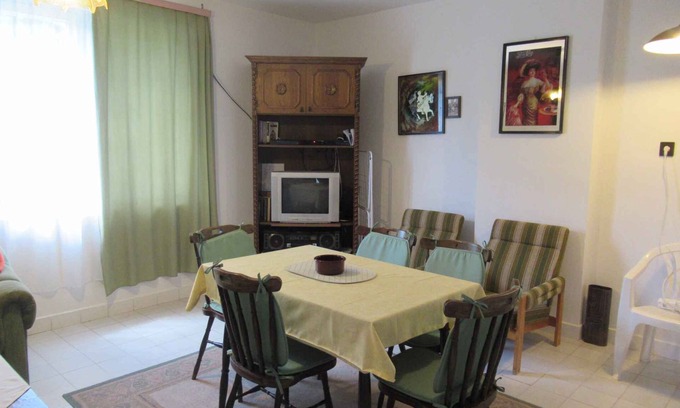Csopak House | Holiday home with garden and only 300 m from the beach