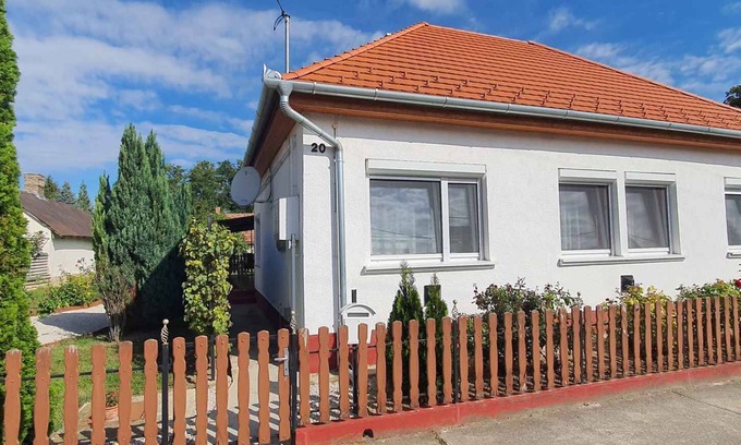 Balatonbereny House | Holiday home with cozy terrace and air conditioning