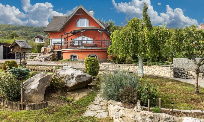 Balatongyorok House | Holiday home with panoramic views of Lake Balaton, WiFi, washing machine