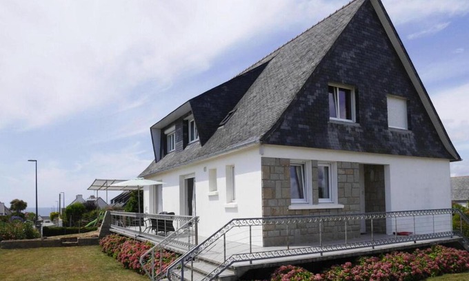 Saint-Nic House | Holiday home with jacuzzi and sea views, St Nic-Pentrez