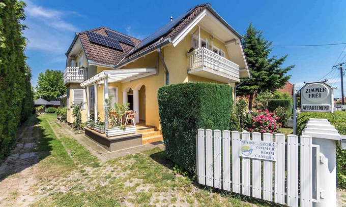 Keszthely House | Holiday home with pool and air conditioning