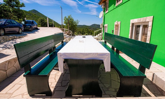 Zavala House | Holiday Home with Pool and private parking