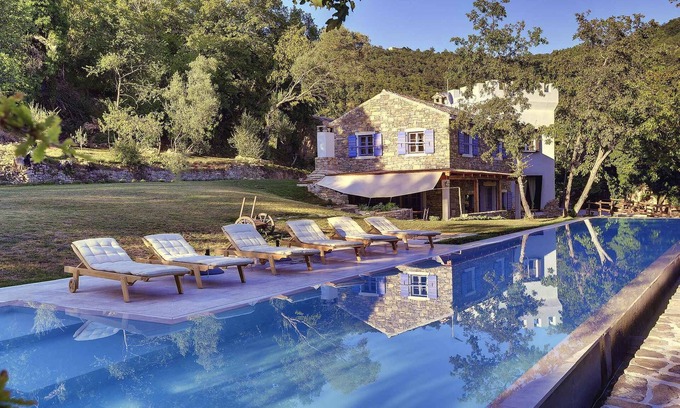 Groznjan House | Holiday home with pool and whirlpool