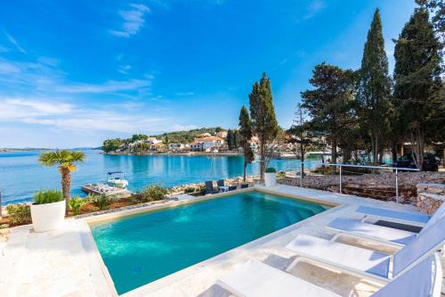 Zman Villa | Holiday home with swimming pool - Dugi otok, Zman