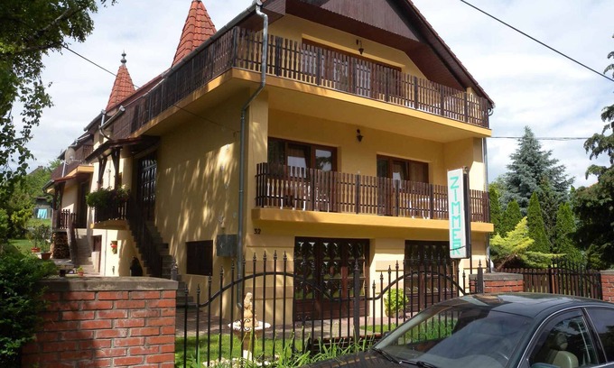 Siofok House | Holiday home with terrace and garden