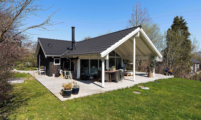 Vejby House | Holiday home within walking distance to the water