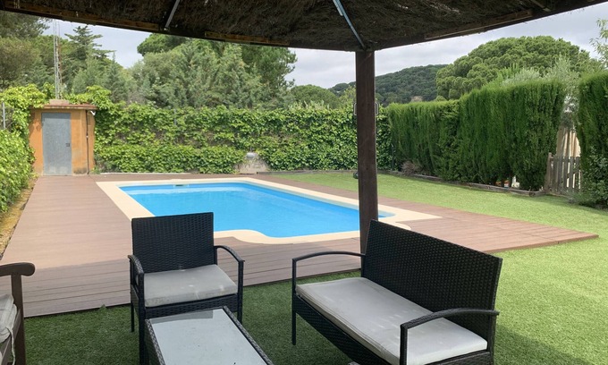 Sant Pol De Mar House | Holiday Home 'Your Pet-friendly Home In Sant Pol' with Sea View, Wi-Fi and Air Conditioning