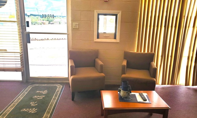 Sonora Hotel | Holiday Host Motel & RV Park