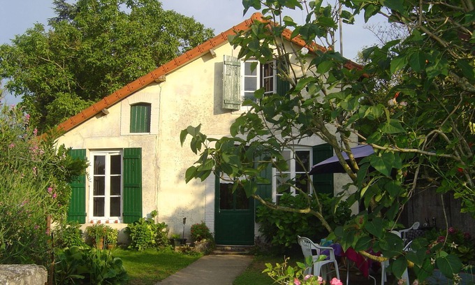 Chatenoy-en-Bresse House | Holiday house by the river