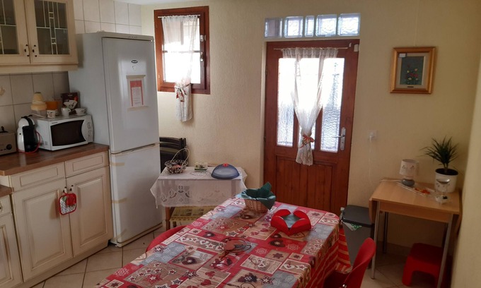 Montreux Apartment | Holiday house 1 minut lake, with parking