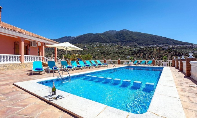Los Cortijillos House | Holiday house Alcaucin for 8 - 16 persons with 6 bedrooms - Holiday house