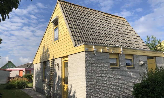 Julianadorp House | HOLIDAY HOUSE - approx. 300m to the beach - close to the playground