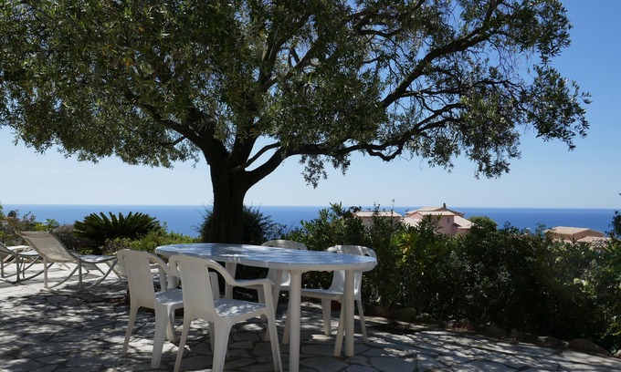 Saint-Raphael House | Holiday house for 4/6 persons with air conditioning and sea view