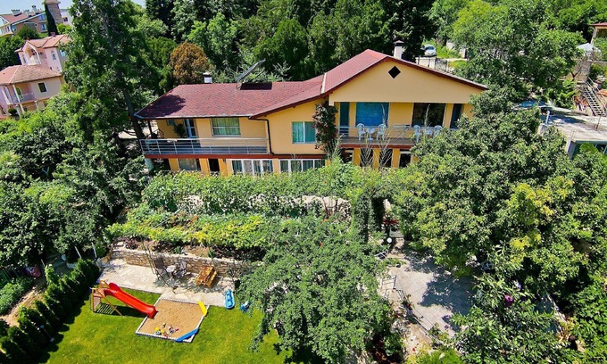 Primorski House | Holiday house Golden Sands for 1 - 8 persons with 3 bedrooms - Twin house