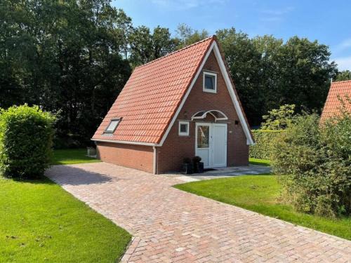 Sint Nicolaasga House | Holiday House in Friesland with Garden