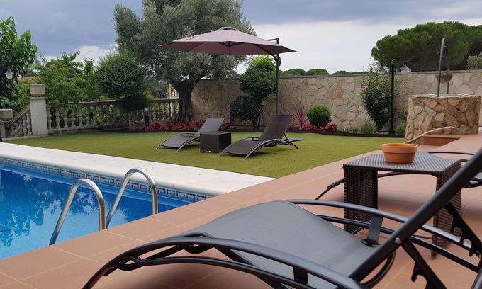 Vidreres House | Holiday house in Vidreres with pool and private basketball court
